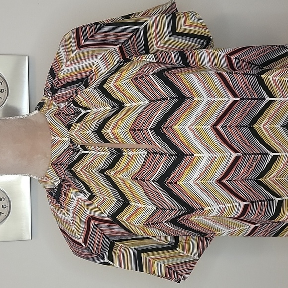 Evereve Peyton Jensen, Size M, "Cindy", Short Sleeved Chevron Pattern Top, EUC - Picture 2 of 9